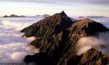 Sommet sous la brume